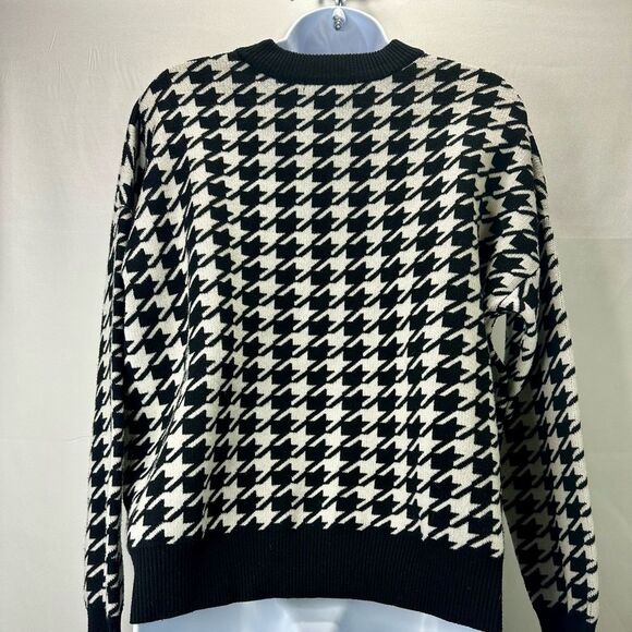 T Tahari  Black and White Houndstooth Sweater Size M - Picture 4 of 10